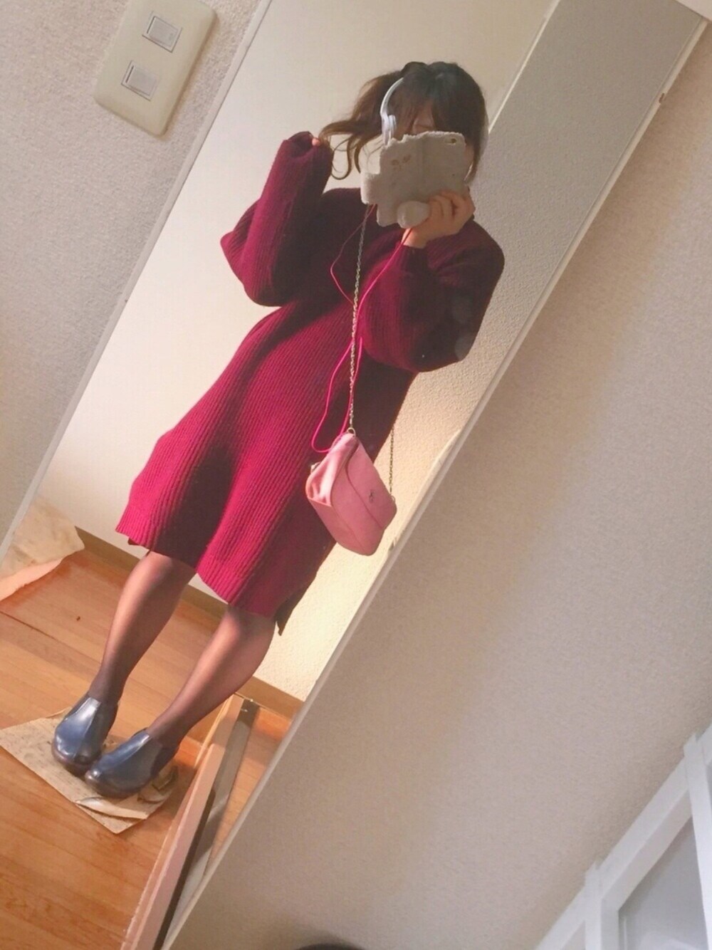 「ニットワンピース」｜「OLIVE des OLIVEのアイテム（ワンピース、レッド系）」を使った、mikyanさん（レディース・160cm）の春コーディネートの1枚目の写真