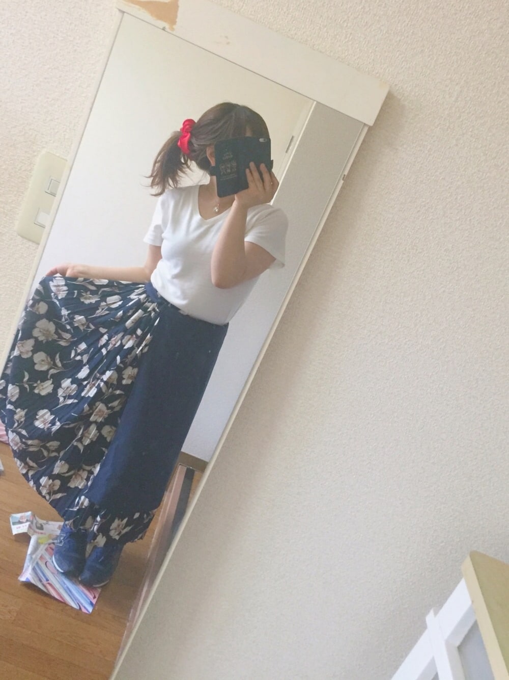 「白Tシャツ」｜「白Tのアイテム（Tシャツ/カットソー、ホワイト系）」を使った、mikyanさん（レディース・160cm）の春コーディネートの1枚目の写真