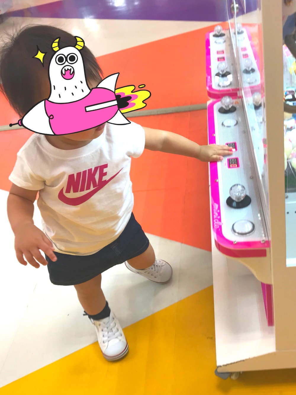 「NIKEのアイテム（Tシャツ/カットソー、ホワイト系）」を使った、サクランボさん（レディース・80cm）の夏コーディネートの1枚目の写真