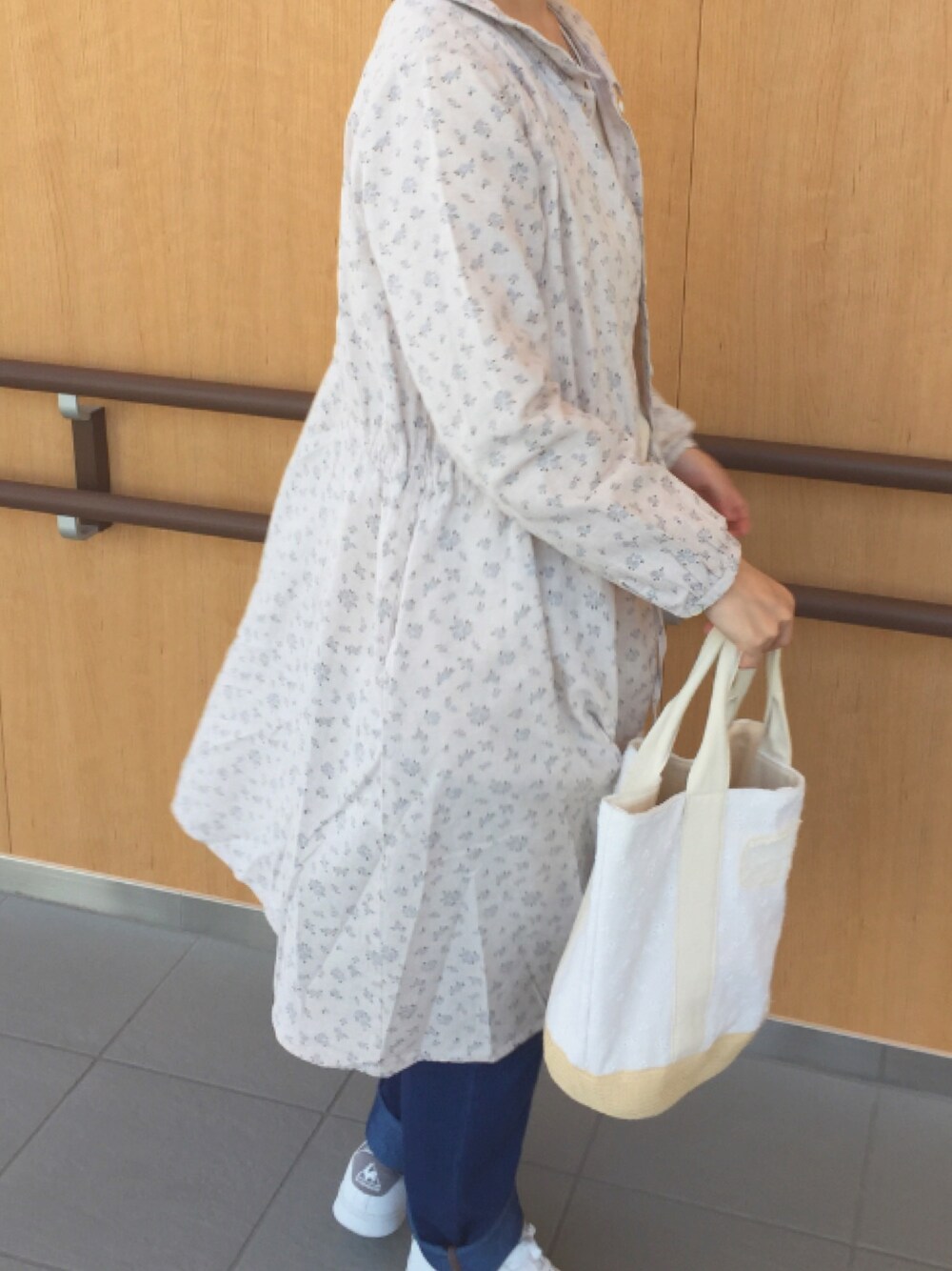 「Samansa Mos2のアイテム（シャツワンピース、ベージュ系）」を使った、m . o *さん（レディース・151cm）の春コーディネートの1枚目の写真