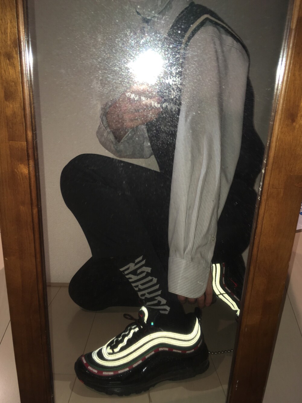 「NIKE、ベスト、シャツスタイル、ストライプ」｜「NIKEのアイテム（スニーカー、ブラック系）」を使った、いっくんさん（メンズ・172cm）の冬コーディネートの1枚目の写真