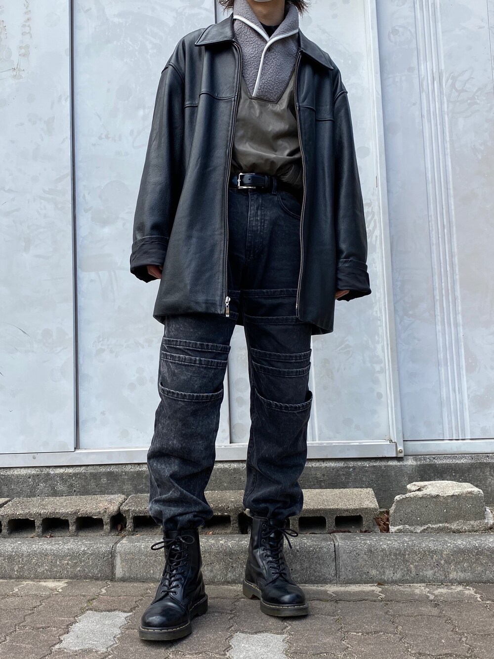 「休日スタイル、おしゃれさんと繋がりたい、今日のコーデ、いいね、save、フォローお願いします🤑、デニムパンツ、Dr.Martens、y/project」｜「Y/PROJECTのアイテム（デニムパンツ、ブラック系）」を使った、いっくんさん（メンズ・172cm）の春コーディネートの1枚目の写真