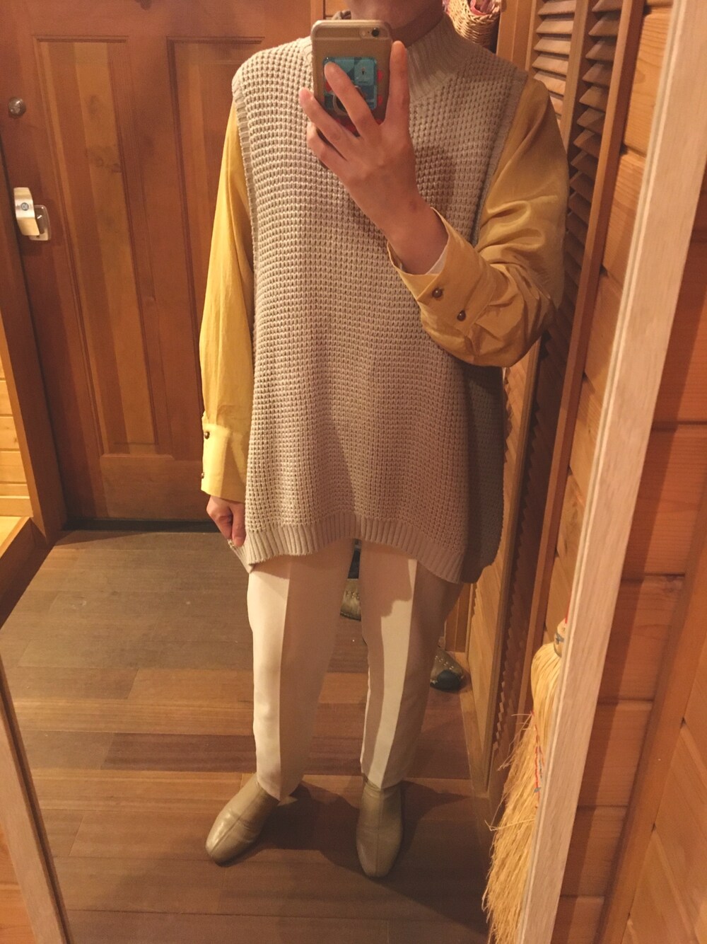 「Radiateのアイテム（ベスト、ベージュ系）」を使った、daagさん（レディース・155cm）の春コーディネートの1枚目の写真
