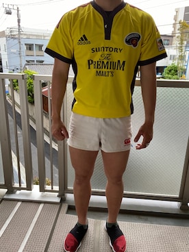 「adidas（アディダス）のADIDAS T-shirts（Tシャツ/カットソー、イエロー系）」を使った、KATTOパイセンさん（メンズ・182cm）の春コーディネート