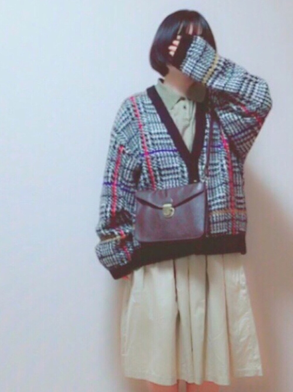 「ポロシャツ、チェック、ニットカーディガン、ニット、GU、古着、used、ビッグシルエット、プチプラ、古着好きな人と繋がりたい」｜「studio CLIPのスカーフツキPUガセットショルダーバッグ（ショルダーバッグ、ブラウン系）」を使った、こせさん（レディース・155cm）の秋コーディネートの1枚目の写真