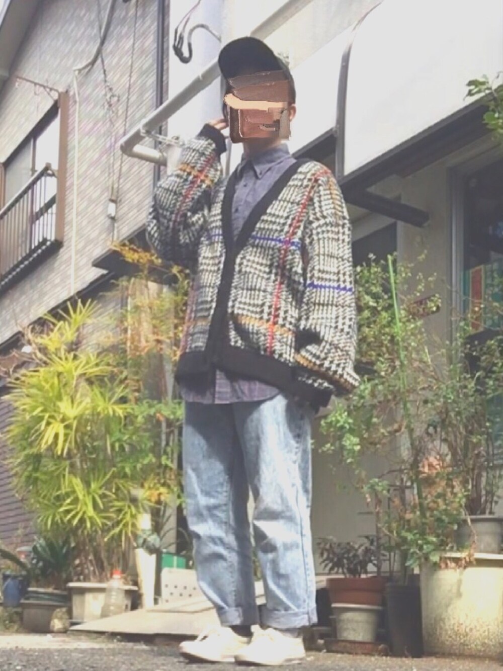 「チェック、ニット、キャップ、メンズライク、オーバーサイズ、デニム、古着、ラクチンコーデ、スニーカーコーデ、古着MIX」｜「古着のアイテム（ジャケット/アウター、その他）」を使った、こせさん（レディース・156cm）の春コーディネートの1枚目の写真
