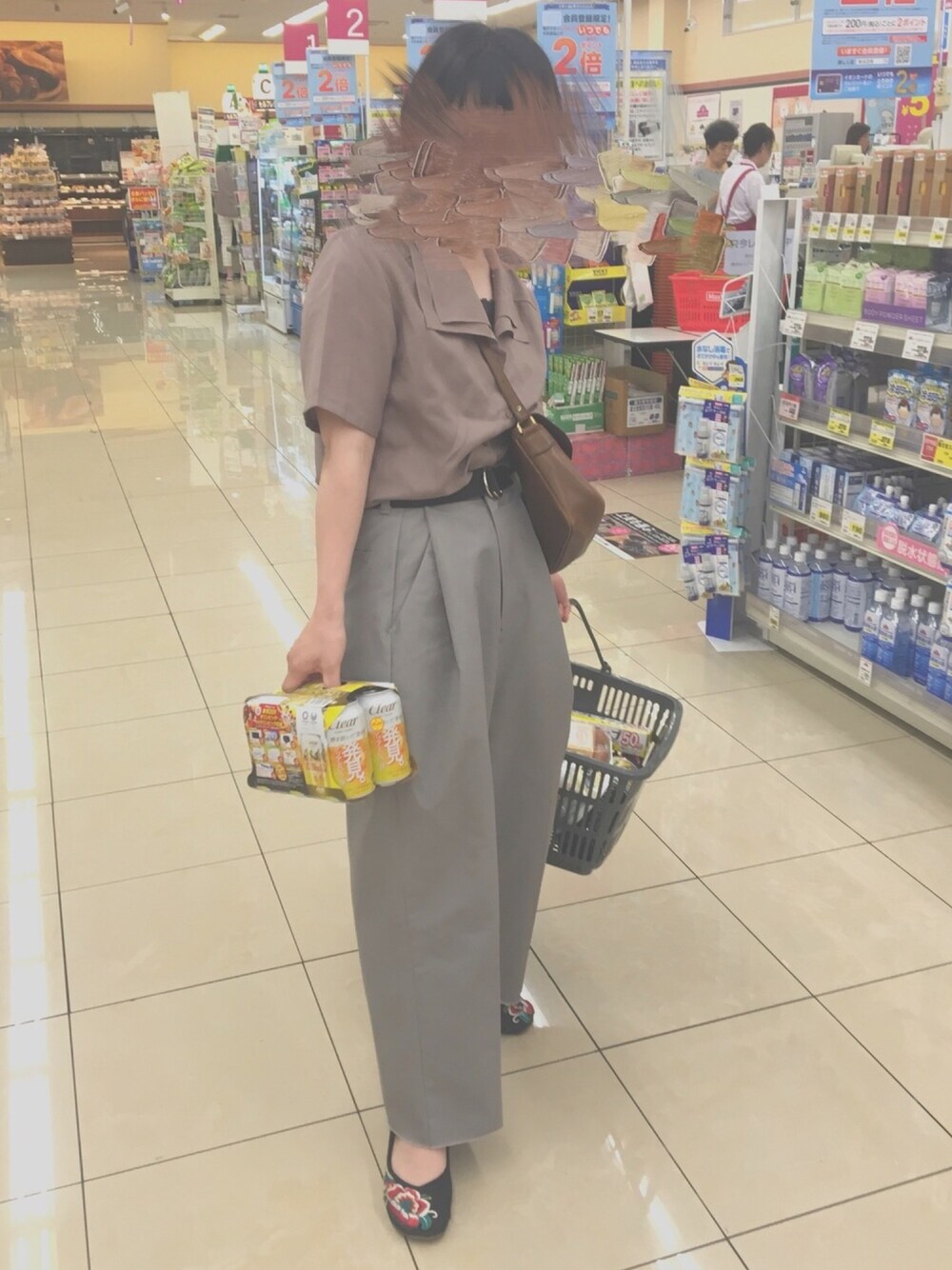 「古着、ビンテージ、スモーキーカラー、シンプル」｜「古着のアイテム（その他パンツ、シルバー系）」を使った、こせさん（レディース・156cm）の夏コーディネートの1枚目の写真