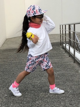 「TOMMY HILFIGER（トミーヒルフィガー）のアイテム（帽子）」を使った、宮田佳永子さん（キッズ・120cm）の春コーディネート
