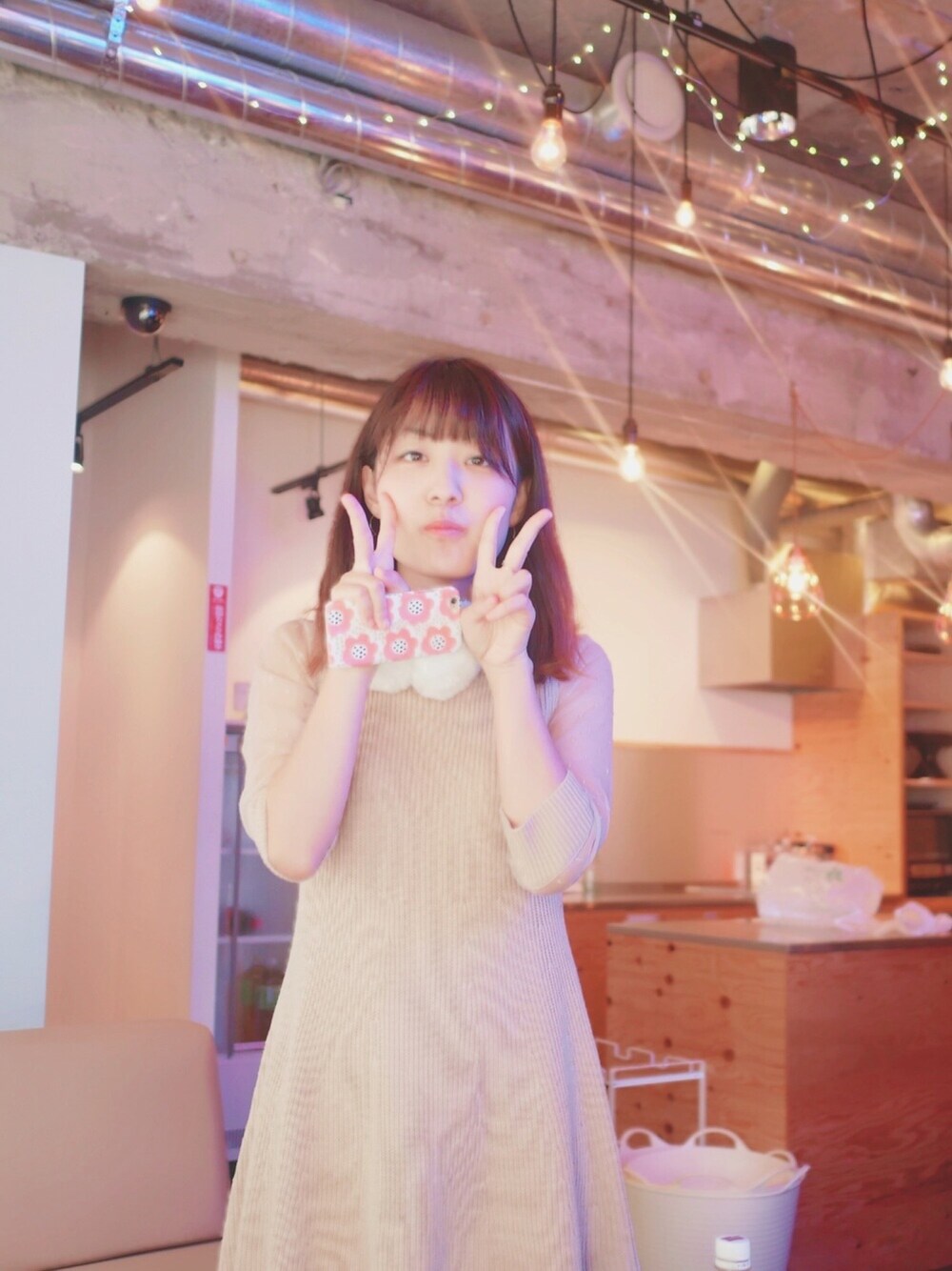 「winter、室内、きれいめコーディネート」｜「SNIDELのアイテム（ワンピース、ベージュ系）」を使った、ゆずちんさん（レディース・165cm）の冬コーディネートの1枚目の写真