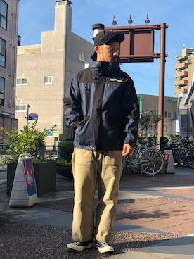 「アイテム（マウンテンパーカー、ブルー系）」を使った、matsuokaさん（メンズ・170cm）の秋コーディネート