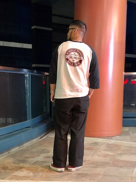 「ラグランTシャツ」｜「アイテム（スラックス）」を使った、matsuokaさん（メンズ・170cm）の冬コーディネート