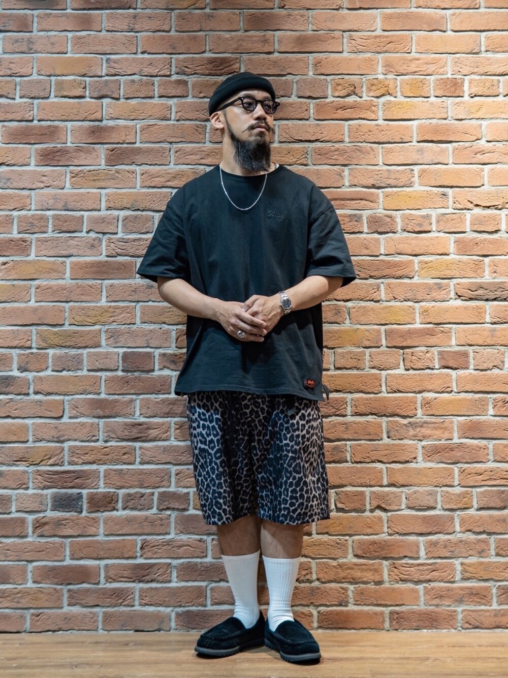 「これが私をアゲる服、休日コーデ、ビッグシルエット、Tシャツ、ワントーンコーデ、夏、シンプル、夏コーデ、ファッションの力を信じよう、SCHOTT」｜「schottのSchott/ショット/OVERSIZE T-SHIRT BASIC LOGO（Tシャツ/カットソー、ブラック系）」を使った、matsuokaさん（メンズ・170cm）の春コーディネートの1枚目の写真