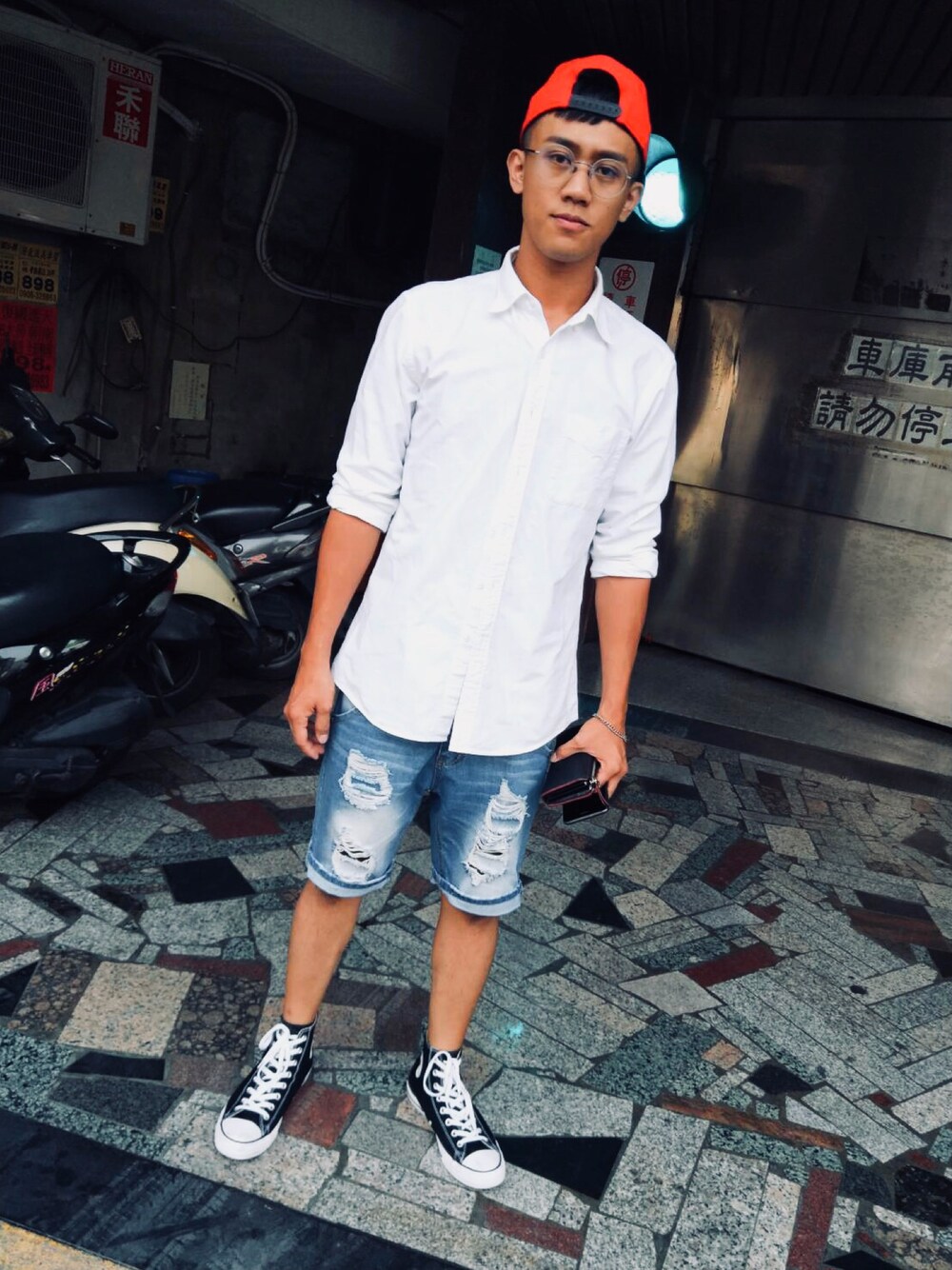 「UNIQLOのアイテム（シャツ/ブラウス、ホワイト系）」を使った、DarkCさん（メンズ・175cm）の秋コーディネートの1枚目の写真