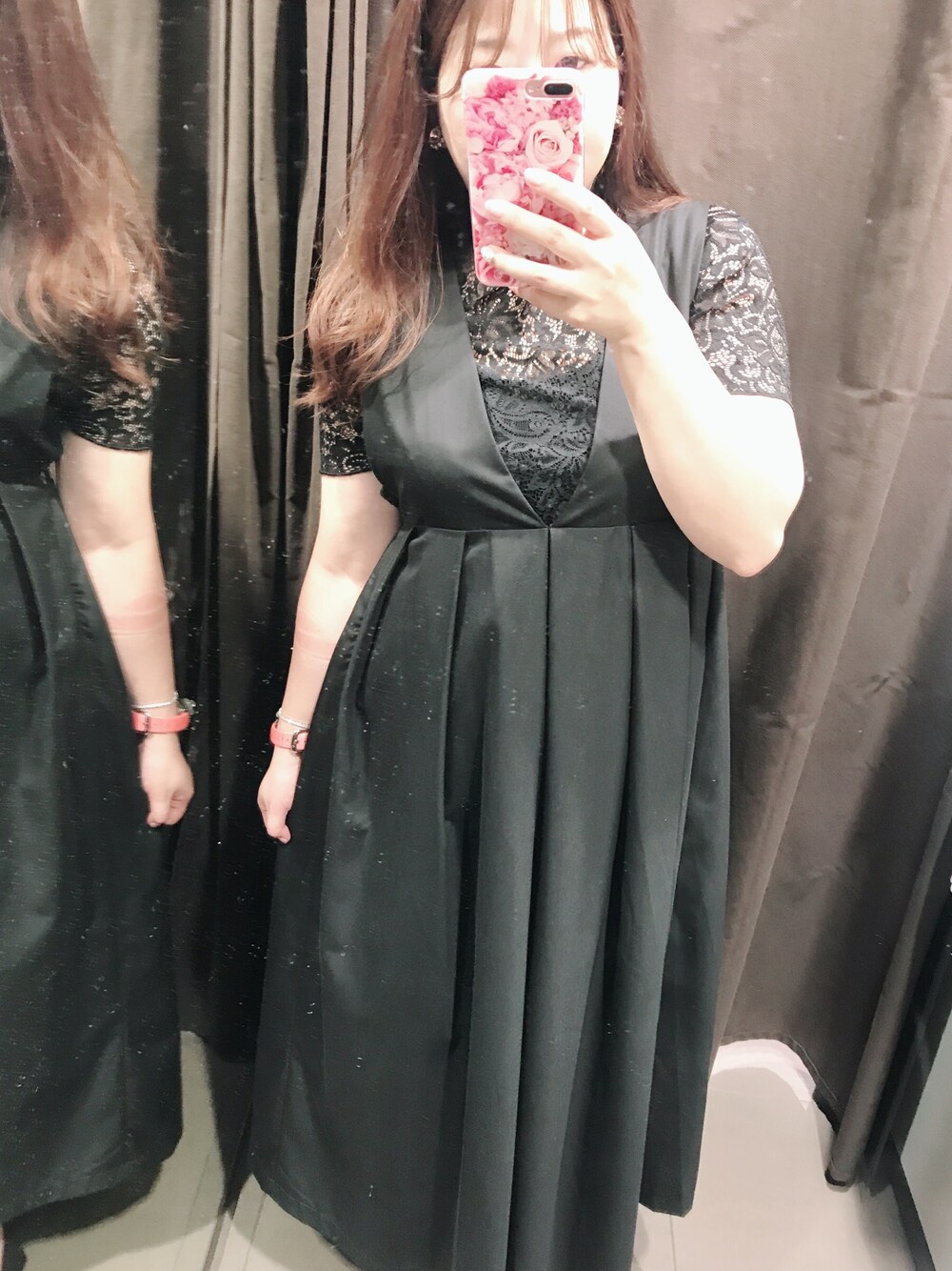 「オトナ女子、プチプラ、ブラック、ロングワンピース、レースブラウス、マキシ丈ワンピース、おしゃれさんと繋がりたい」｜「coca（coca）のアイテム（ジャンパースカート、ブラック系）」を使った、Eri さん（レディース・161cm）の夏コーディネートの1枚目の写真
