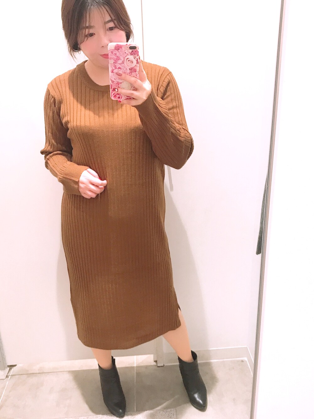 「シンプルコーデ、秋冬、オトナ女子、秋コーデ、プチプラ、おしゃれさんと繋がりたい、GU、ショートブーツ」｜「GUのアイテム（ワンピース、ブラウン系）」を使った、Eri さん（レディース・161cm）の秋コーディネートの1枚目の写真