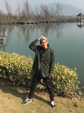 「PUMA」｜「アイテム（トレンチコート）」を使った、Yatho Wongさん（メンズ・175cm）の冬コーディネート