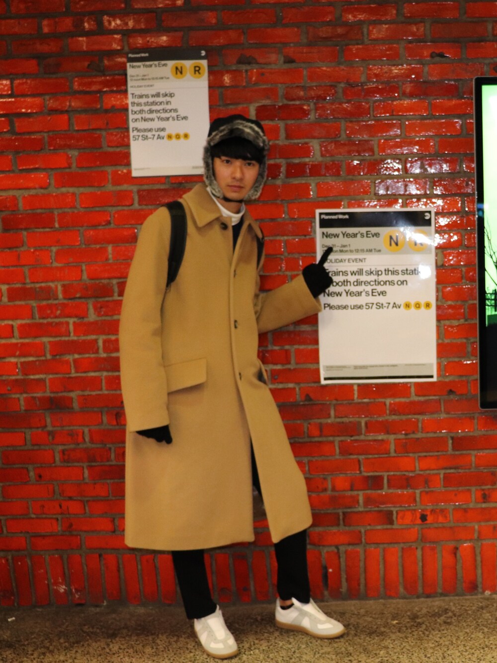 Acne Studiosのステンカラーコートを使った人気ファッション