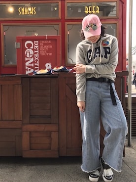 「SNOOPY（スヌーピー）のアイテム（帽子）」を使った、こばやしきえさん（レディース・168cm）の春コーディネート