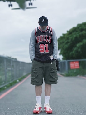 「Mitchell&Ness（ミッチェル&ネス）のアイテム（トップス）」を使った、森さん（メンズ・173cm）の春コーディネート