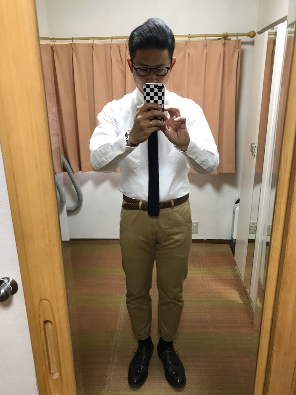 「THOM BROWNEのアイテム（シャツ/ブラウス、ホワイト系）」を使った、おたっし🐷さん（メンズ・174cm）の春コーディネートの1枚目の写真