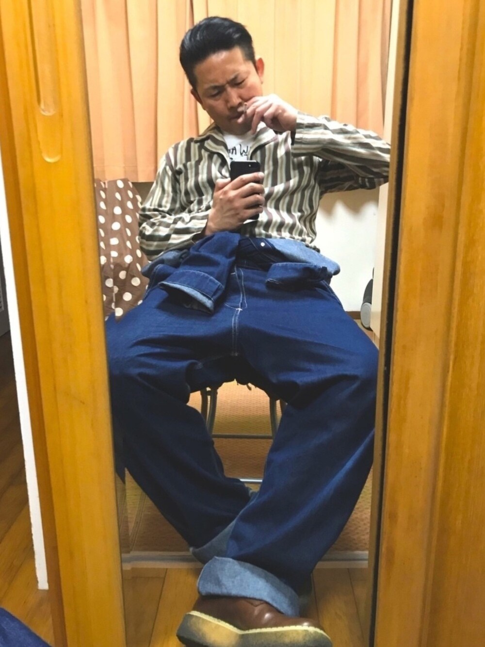 「久しぶりのピン投稿🐷✨、座りタバポ🚬😎‼️、カートコバーン、6時間ぶっ通し💦で靴磨き👞✨、つなぎスタイル、パジャマシャツ、好きな服を好きなように着る🐷💕、双極性障害、メルカリ大量出品中‼️、明日も応援ブギよ🐷💦」｜「🔸参考カート😎‼️の🔸パジャマシャツスタイル😎✨（その他、その他）」を使った、おたっし🐷さん（メンズ・174cm）の春コーディネートの1枚目の写真