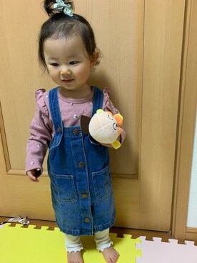 「petit main」｜「アイテム（ジャンパースカート）」を使った、Reiちゃん🩷さん（キッズ・80cm）の秋コーディネート