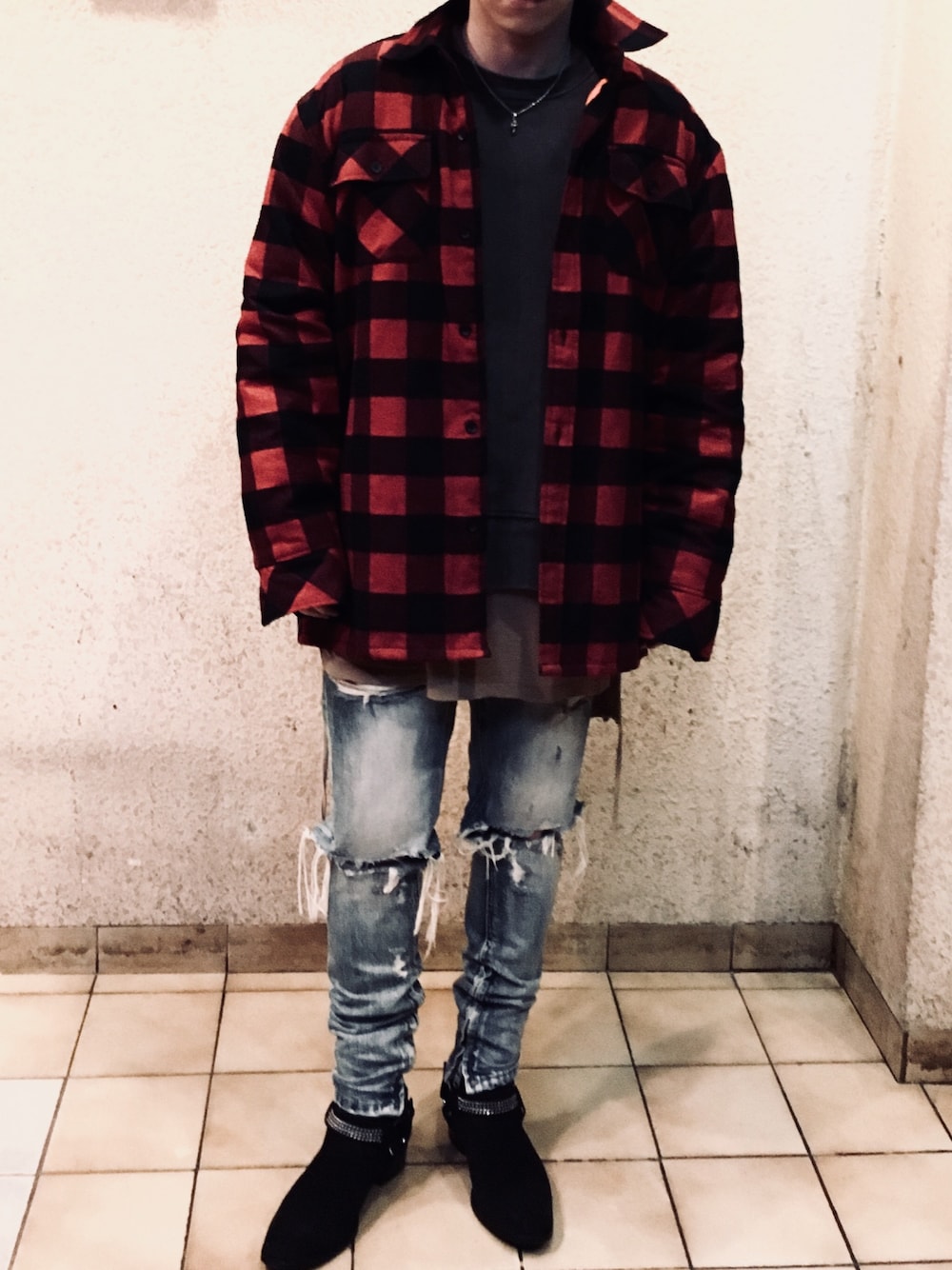 「fog、yeezy、424、mnml、Saint Laurent、Chrome Hearts、チェック、クラッシュデニム、スキニー、ストリート」｜「fogのアイテム（その他アウター、レッド系）」を使った、桐谷翔流さん（メンズ・170cm）の冬コーディネートの1枚目の写真