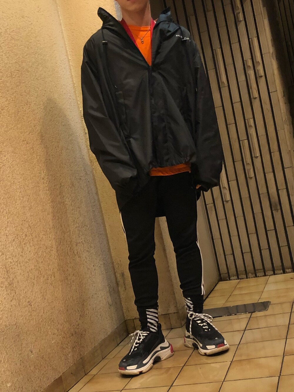 BALENCIAGAのナイロンジャケット（ブラック系）を使った人気