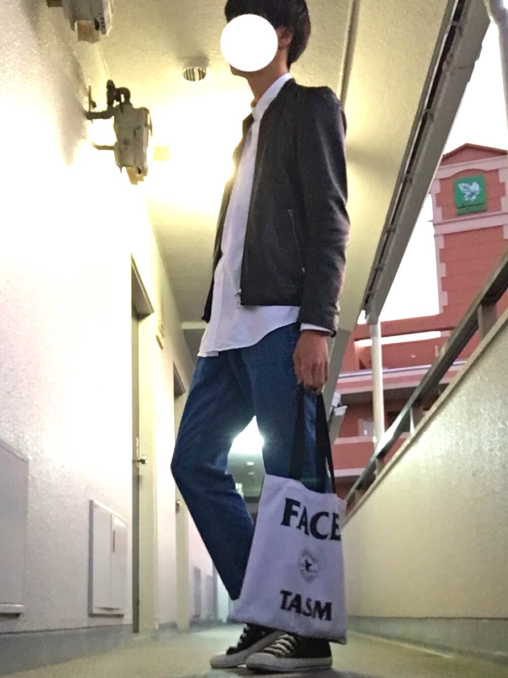 「大人カジュアル、きれいめカジュアル、シングルライダース、ライダース、converse」｜「STUDIOUSのSTUDIOUS ソフトラムシングルライダース-made in japan-（ライダースジャケット、ブラック系）」を使った、りょうさん（メンズ・176cm）の秋コーディネートの1枚目の写真
