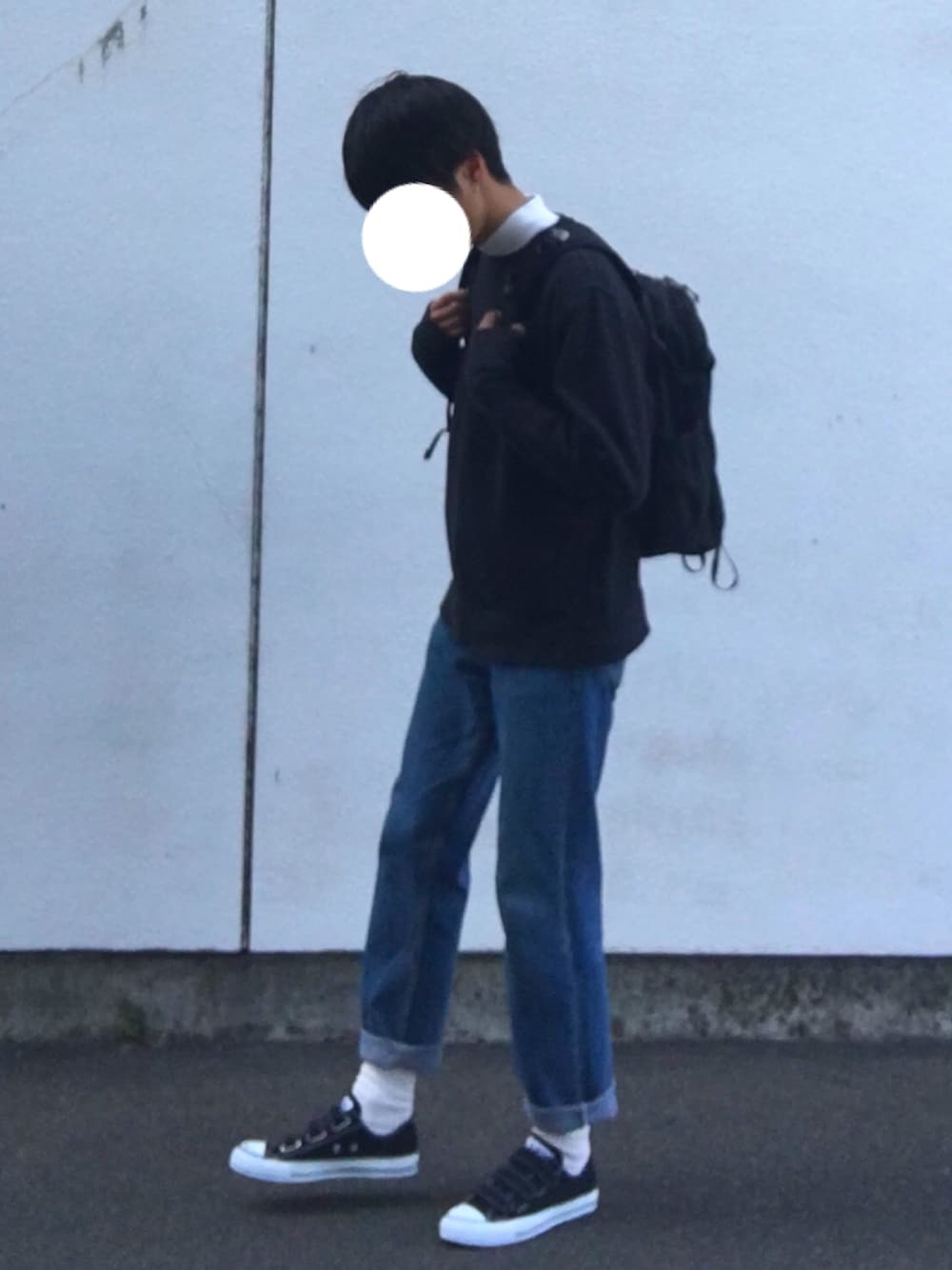 「シンプルコーデ、春、カジュアル、ビックシルエット、デニムパンツ、ナイキ、古着、Levi's、白、プチプラ」｜「NIKEのアイテム（パーカー、ブラック系）」を使った、りょうさん（メンズ・177cm）の春コーディネートの1枚目の写真