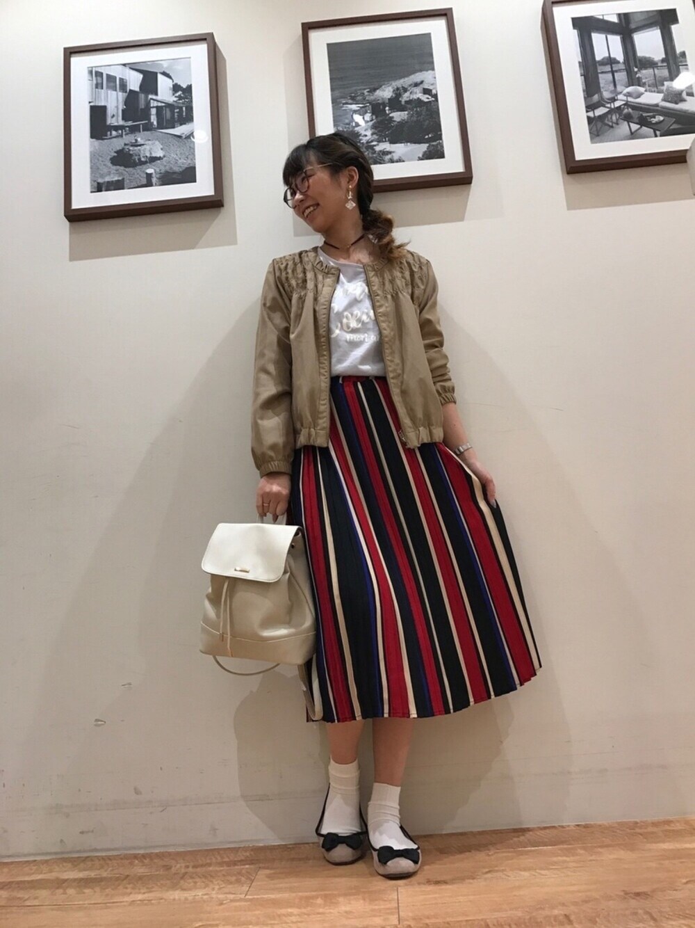 「シンプル、Gジャン、ホワイト、denim、プリーツスカート、レトロ、ヘアアレンジ、ネイル、モダン、リュック」｜「✨ヘアアレンジのアイテム（ヘアアクセサリー、その他）」を使った、Ayumiさん（レディース・168cm）の春コーディネートの1枚目の写真
