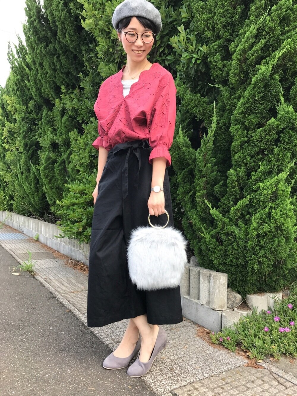 「狂わせピンク、スカラップ、刺繍ブラウス、スカンツ、ファー小物、パンプス、ベレー帽、シューラルー、プチプラ、ヘアアレンジ」｜「DRESKIPのアイテム（シャツ/ブラウス、ピンク系）」を使った、Ayumiさん（レディース・168cm）の夏コーディネートの1枚目の写真