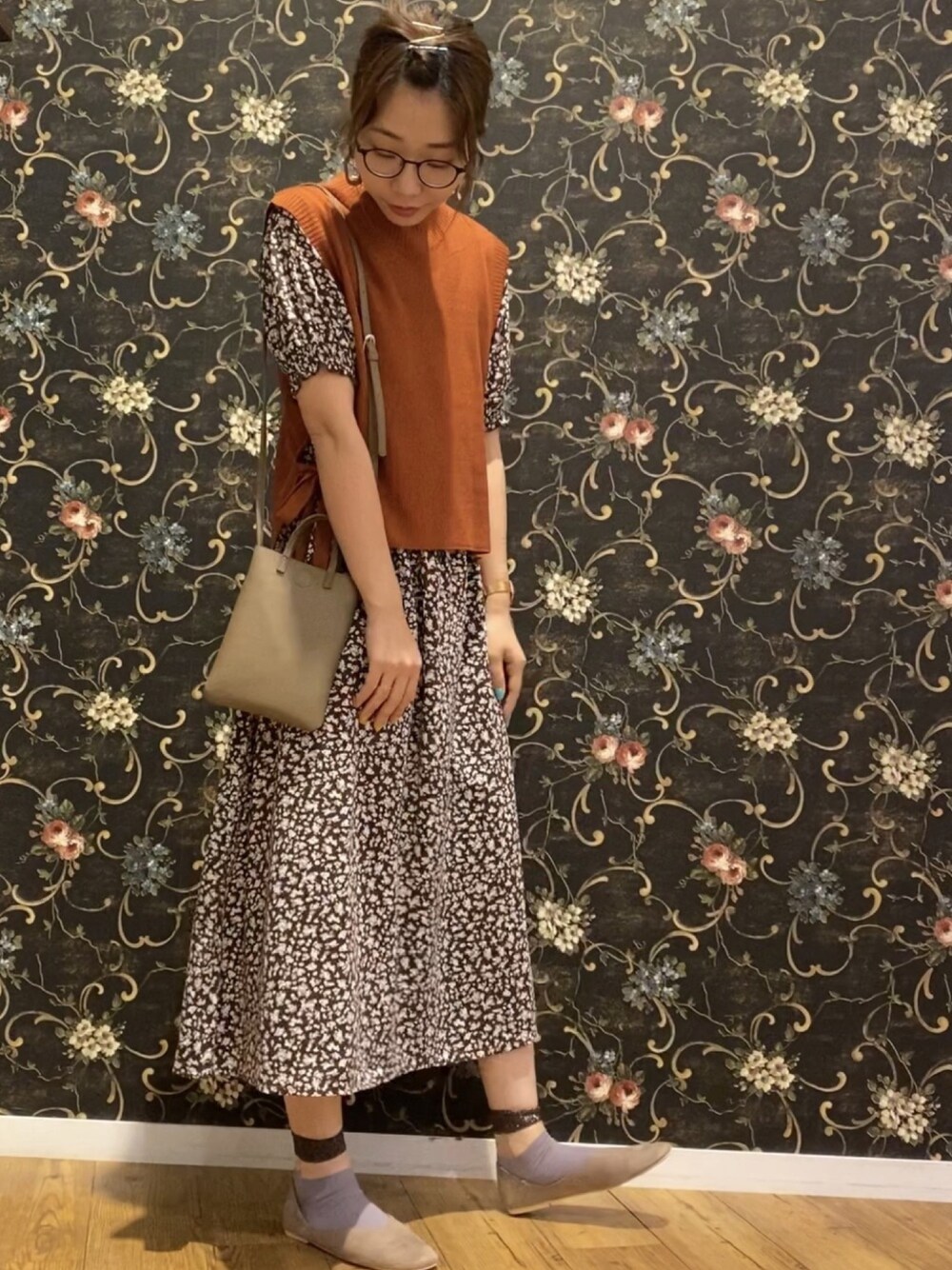 「シューラルー、骨格診断、骨格診断ウェーブ、ｳｪｰﾌﾞ、楽チンコーデ、プチプラコーデ、ワンピース、ニットベスト、茶色、オレンジ」｜「Cutie Blondeの【S-L/骨格診断/2点セット】ニットベスト+プルオーバー（その他トップス、オレンジ系）」を使った、Ayumiさん（レディース・168cm）の夏コーディネートの1枚目の写真