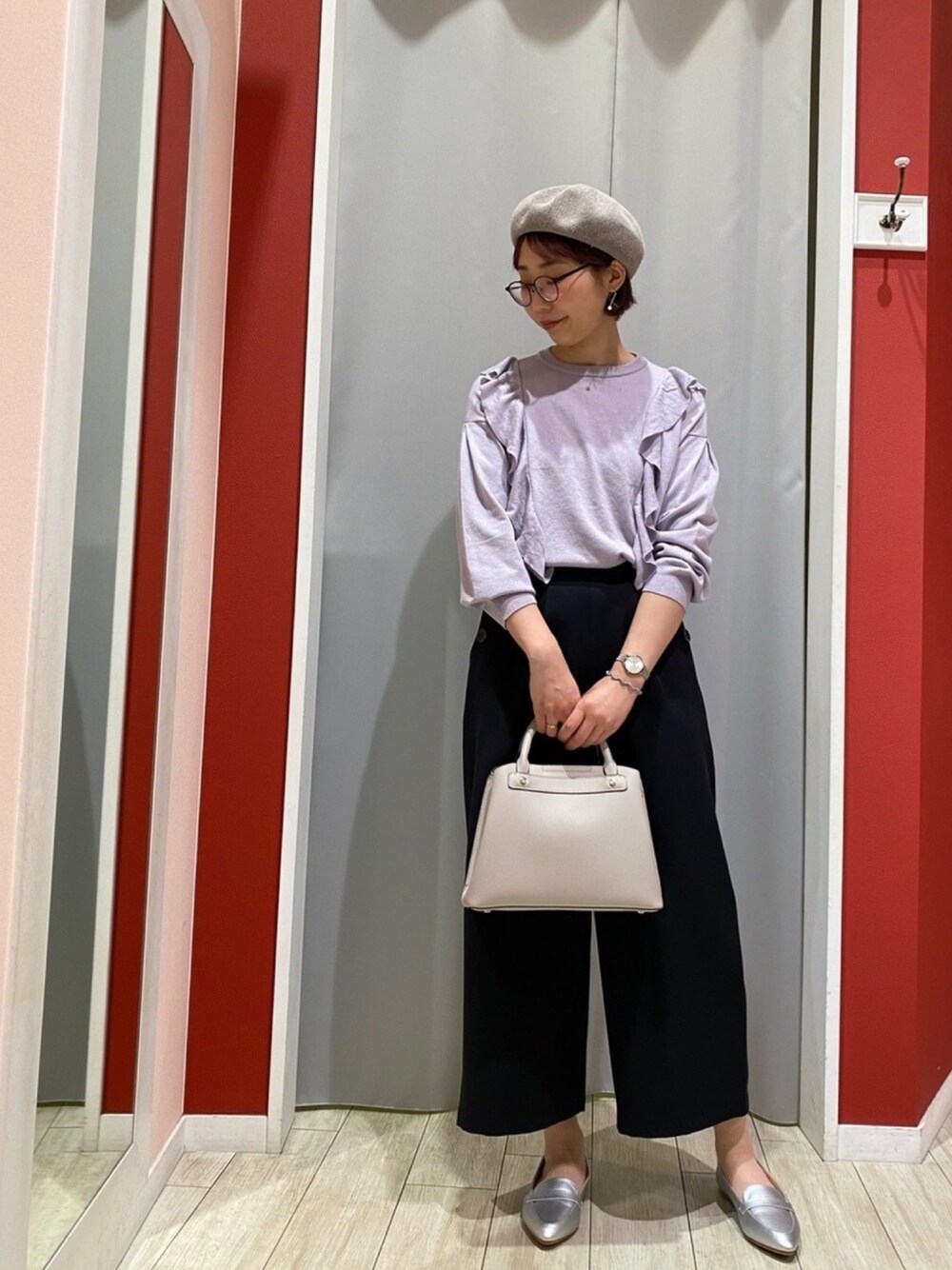 「ラベンダー、春コーデ、シューラルー、ベレー帽、ワイドパンツ、シルバー、パンツスタイル、高身長コーデ、おしゃれさんと繋がりたい、スプリングニット」｜「DRESKIPのサ－モベレー帽（ハンチング/ベレー帽、グレー系）」を使った、Ayumiさん（レディース・168cm）の冬コーディネートの1枚目の写真