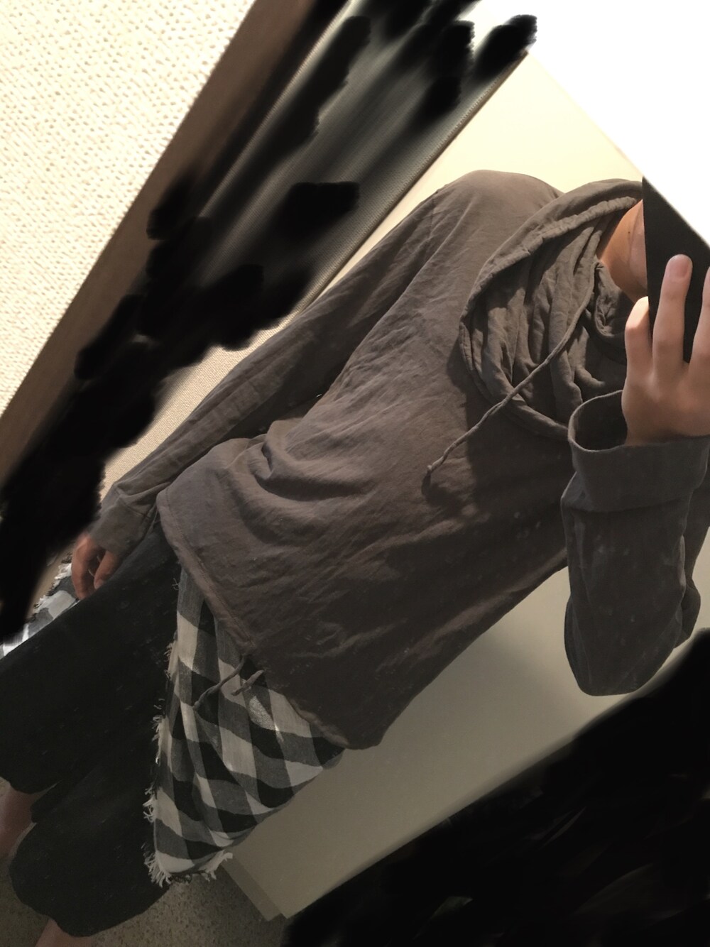 「アンドゥムルメステール、Ann Demeulemeester、変形、変形パーカー」｜「Ann DEMEULEMEESTERのアイテム（パーカー、ブラック系）」を使った、なおさん（メンズ・168cm）の秋コーディネートの1枚目の写真