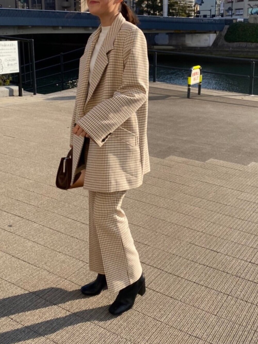 「moussy、#セットアップ、久々の投稿、パンツスタイル、全身マウジー」｜「MOUSSYのアイテム（ジャケット/アウター、ベージュ系）」を使った、nana  さん（レディース・157cm）の夏コーディネートの1枚目の写真