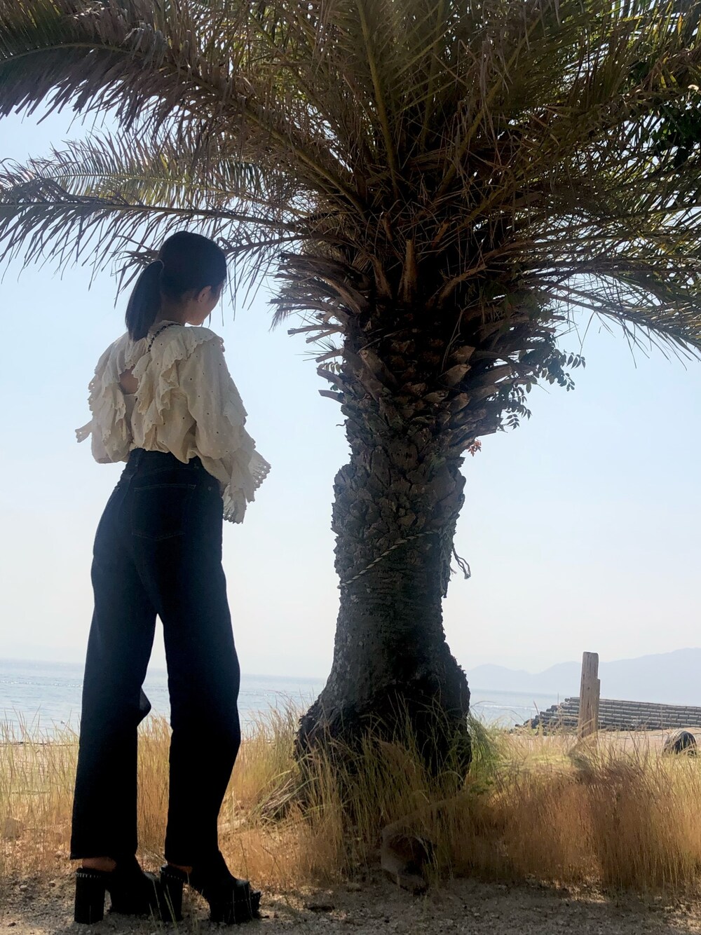 「全身マウジー、moussy、海、暑い毎日、シンプルコーデ、オトナ女子、キレイめ、デニム、久々」｜「MOUSSYのアイテム（デニムパンツ、ブラック系）」を使った、nana  さん（レディース・157cm）の夏コーディネートの1枚目の写真