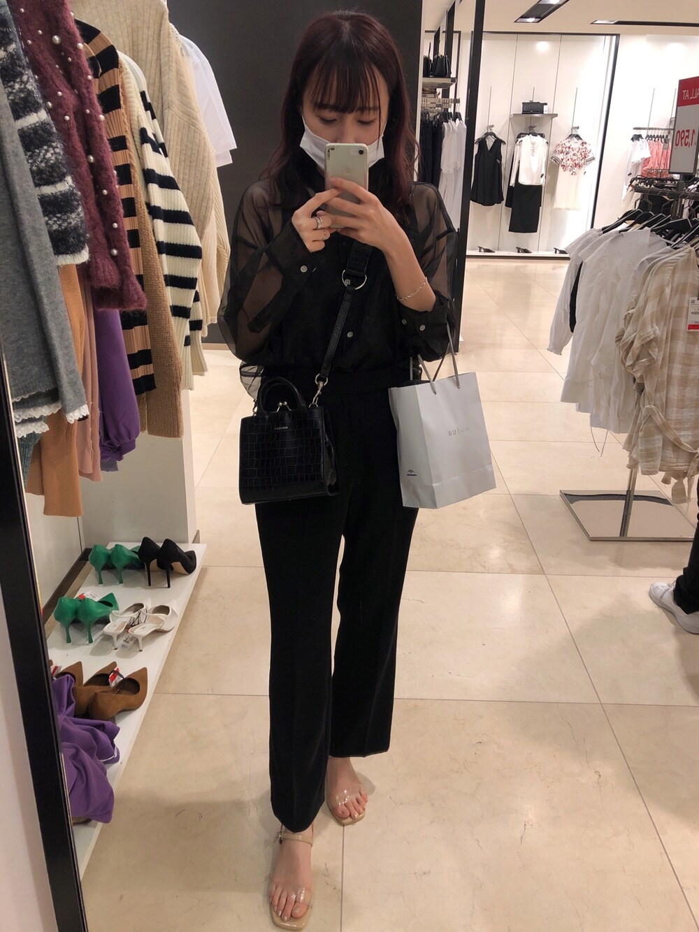 「ラクチンコーデ、ALL BLACK、moussy、JEANASiS、休日スタイル、LOWRYS FARM、アツい、大人コーデ、リラックススタイル、キレイめ」｜「MOUSSYのJELLY STRAP サンダル（サンダル、ベージュ系）」を使った、nana  さん（レディース・157cm）の夏コーディネートの1枚目の写真