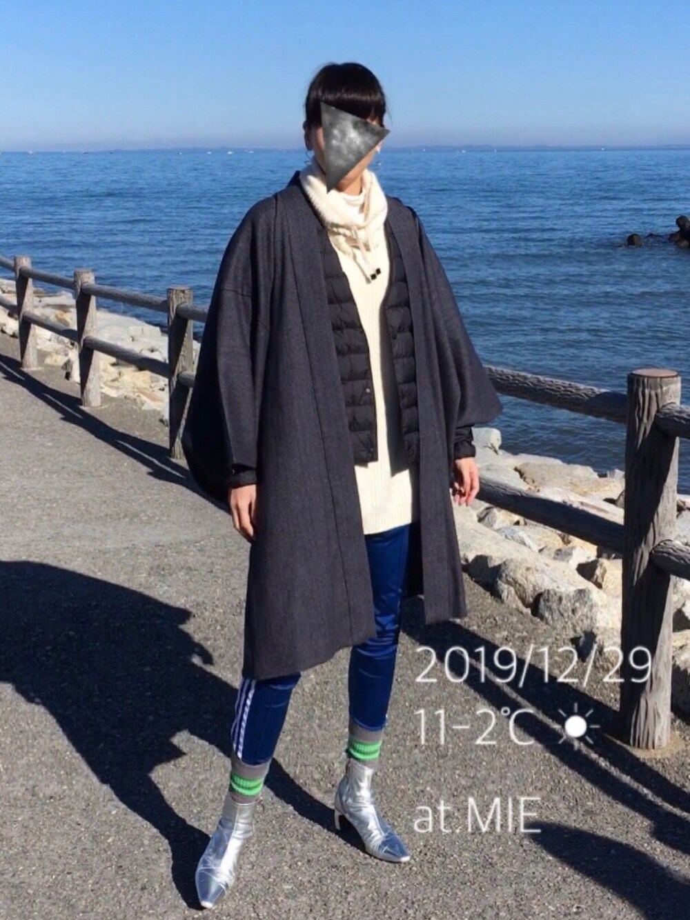 「シルバーブーツ、3本ライン、ジャージーパンツ、羽織、ダウンジャケット」｜「和ROBEの【2019冬の和ROBE】WOOL GABARDINE HAORI（その他アウター、ブラック系）」を使った、hingeさん（レディース・161cm）の冬コーディネートの1枚目の写真