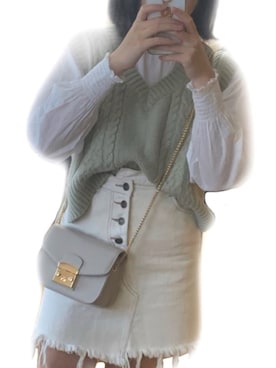 「白スカート」｜「アイテム（PC・スマホグッズ/家電）」を使った、ルキさん（レディース・152cm）の春コーディネート