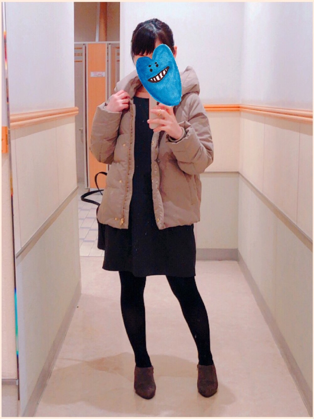 「OPAQUE.CLIPのアイテム（ダウンジャケット/コート、ベージュ系）」を使った、くろたんさん（レディース・155cm）の冬コーディネートの1枚目の写真