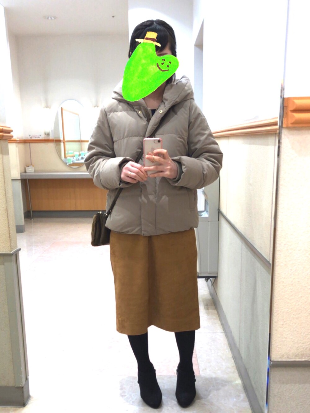 「OPAQUE.CLIPのアイテム（ダウンジャケット/コート、ベージュ系）」を使った、くろたんさん（レディース・155cm）の冬コーディネートの1枚目の写真