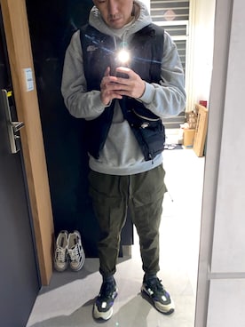 「VERSUS（ヴェルサス）のアイテム」を使った、Rita Linさん（メンズ・176cm）の冬コーディネート