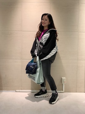 「ディーゼル」｜「アイテム（ナイロンジャケット）」を使った、AYAKA.さん（レディース・155cm）の冬コーディネート
