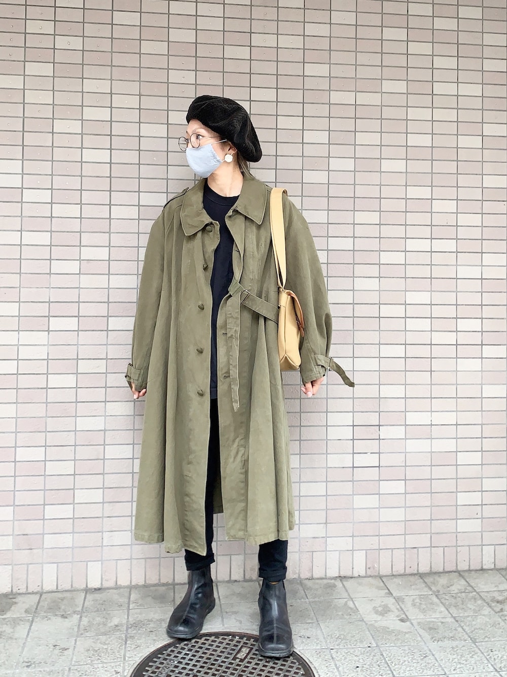 「モーターサイクルコート、スキニーパンツ、ベレー帽、ママコーデ、ママファッション」｜「Dessin de Modeのアイテム（その他アウター、グリーン系）」を使った、Rintaronomamaさん（レディース・164cm）の秋コーディネートの1枚目の写真