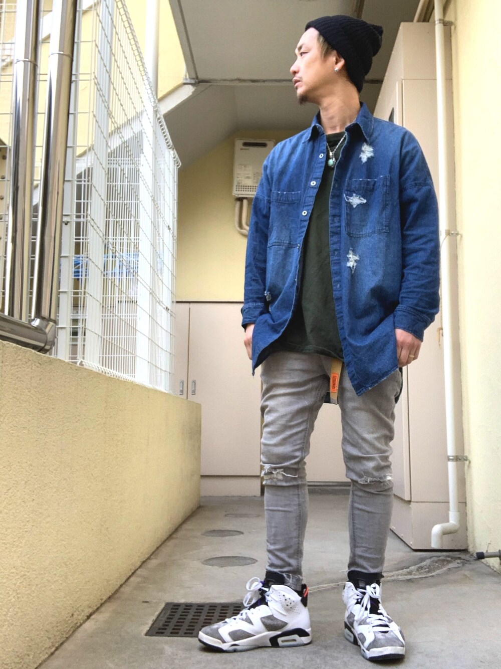「お洒落さんとつながりたい、いいね、save、フォローお願いします🤑、ビッグシルエット、デニム、ジョーダン、ナイキ、スニーカー」｜「BEN DAVIS ORIGINALSのBENDAVIS SOFT KNIT CAP/ベンデイビス ソフトニットキャップ（ニットキャップ/ビーニー、ブラック系）」を使った、もっしーさん（メンズ・170cm）の冬コーディネートの1枚目の写真