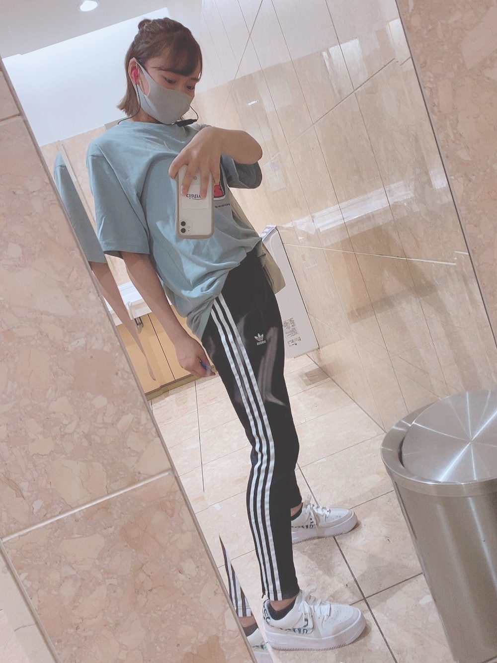 「トイレ」｜「adidas Originalsのアイテム（パンツ、ブラック系）」を使った、ｱｲﾁｬｿさん（レディース・158cm）の夏コーディネートの1枚目の写真
