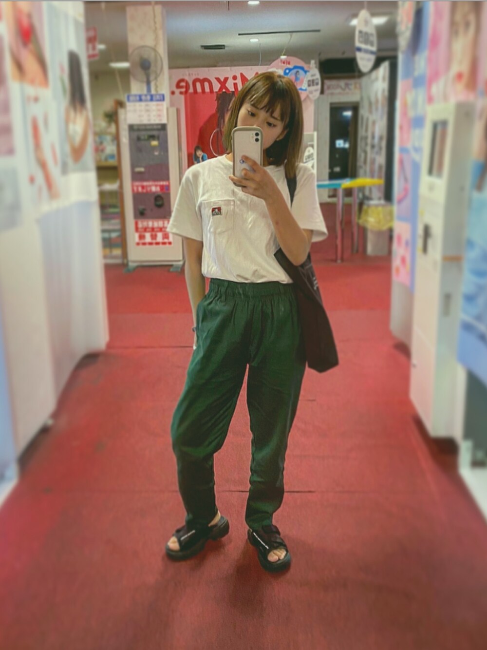 「WEGOのWEGO/＊2020夏＊【WEB限定】【ユニセックスで使える！】DADパンツ/シェフパンツ（チノパンツ、グリーン系）」を使った、ｱｲﾁｬｿさん（レディース・158cm）の夏コーディネートの1枚目の写真