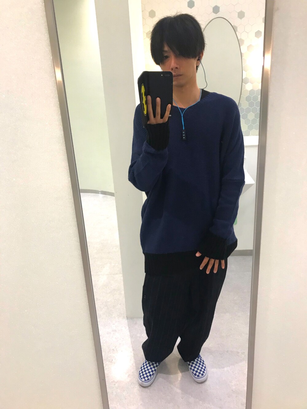「ビッグシルエット、シンプルコーデ、お洒落さんとつながりたい」｜「osharewalkerのアイテム（ニット/セーター、ブルー系）」を使った、BAMYANさん（メンズ・177cm）の秋コーディネートの1枚目の写真