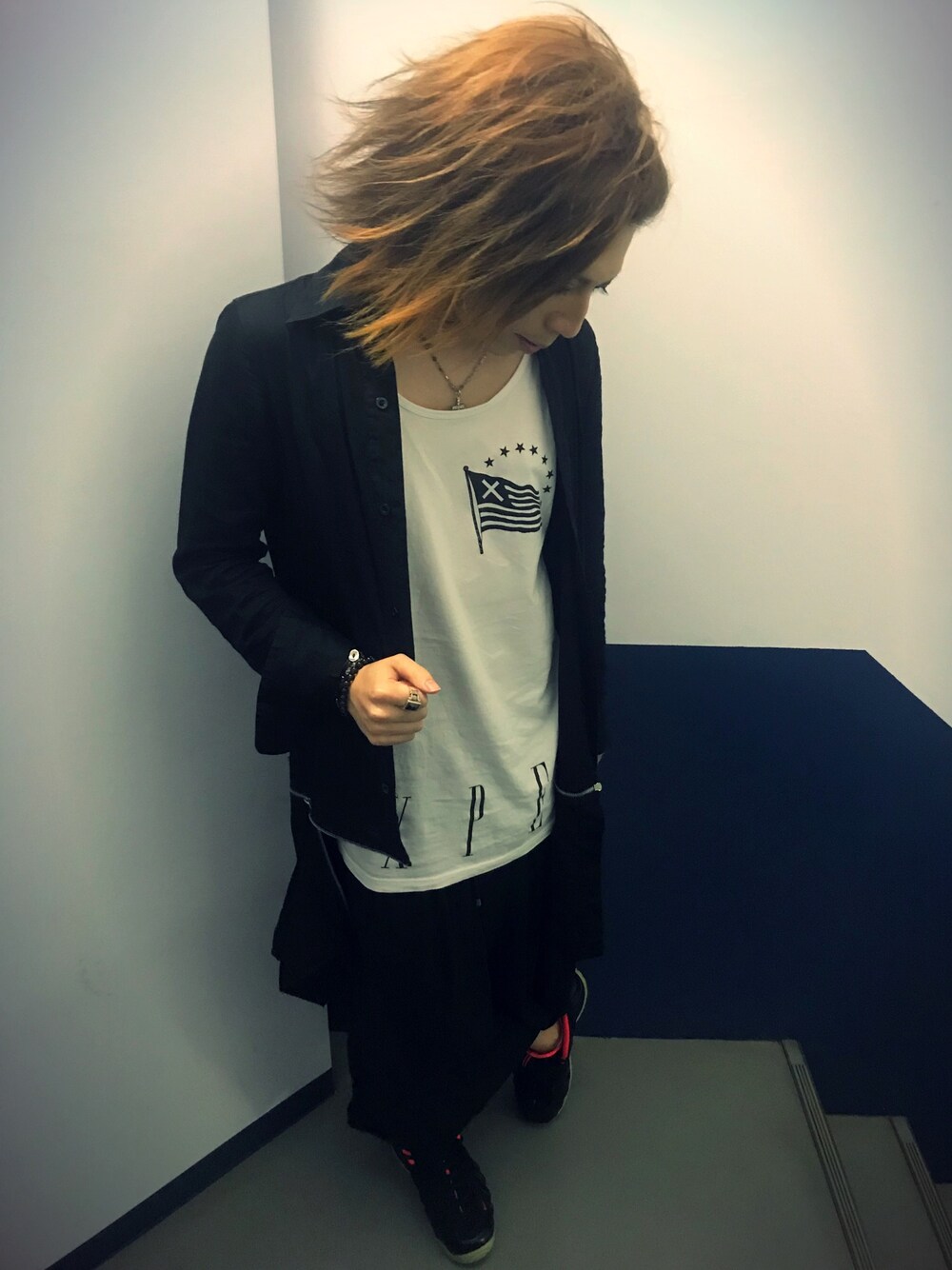 「黒、ストリート、ヴィジュアル系、ロック、yeezy、posite、GEREZZA、おしゃれさんと繋がりたい」｜「LILWHITE(dot)のアイテム（タンクトップ、ホワイト系）」を使った、ukiさん（メンズ・170cm）の冬コーディネートの1枚目の写真